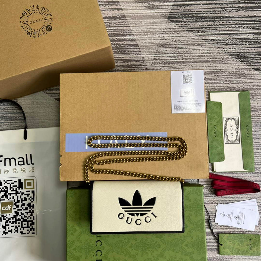 Adidas x Gucci ?621892 wallet with chain Off-white and black leather