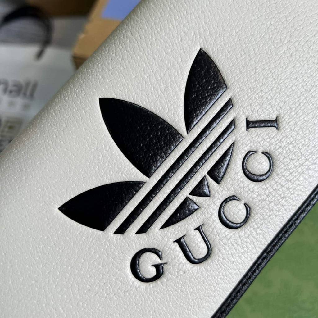 Adidas x Gucci ?621892 wallet with chain Off-white and black leather