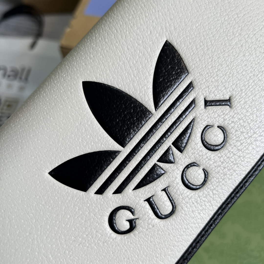 Adidas x Gucci ?621892 wallet with chain Off-white and black leather