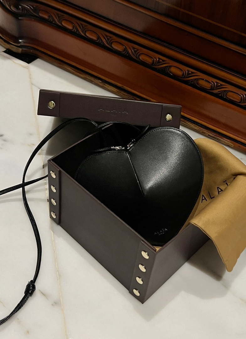 Alaia AA1P003C0Y75 LE Coeur Bag In Calfskin Black - Default Title - View 1