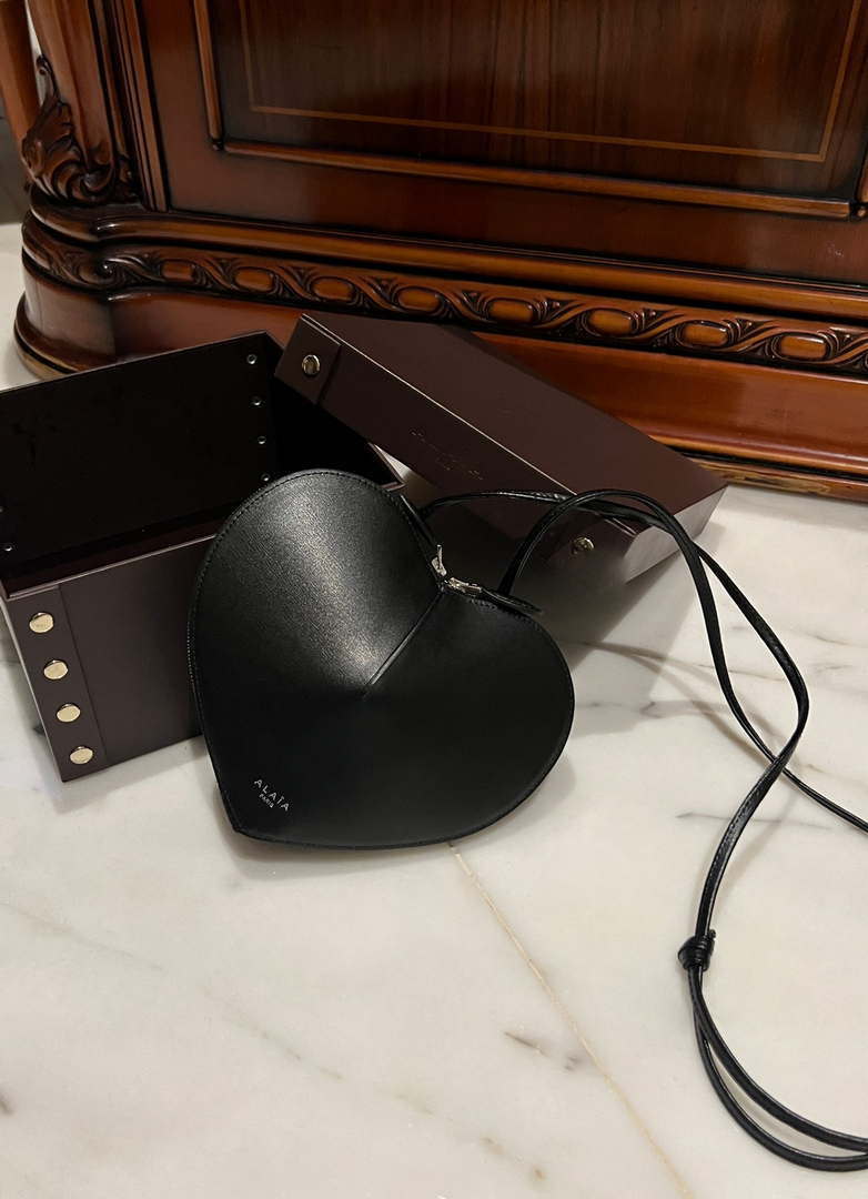 Alaia AA1P003C0Y75 LE Coeur Bag In Calfskin Black