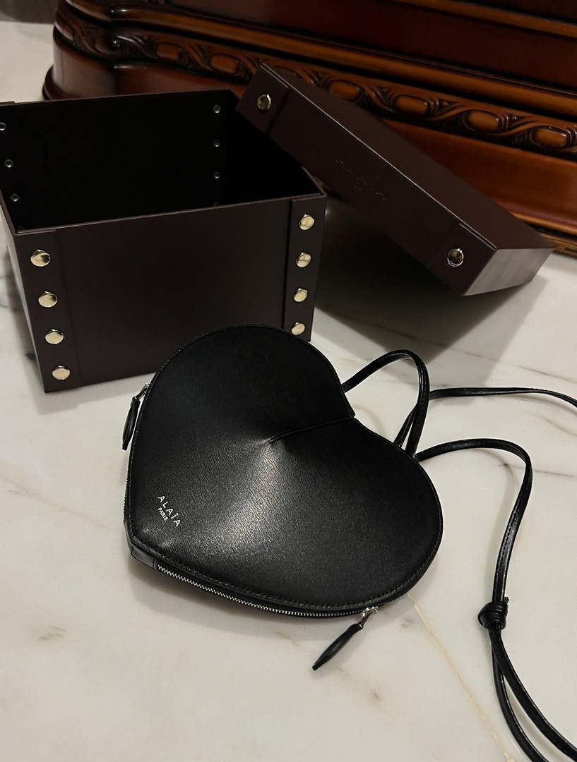 Alaia AA1P003C0Y75 LE Coeur Bag In Calfskin Black