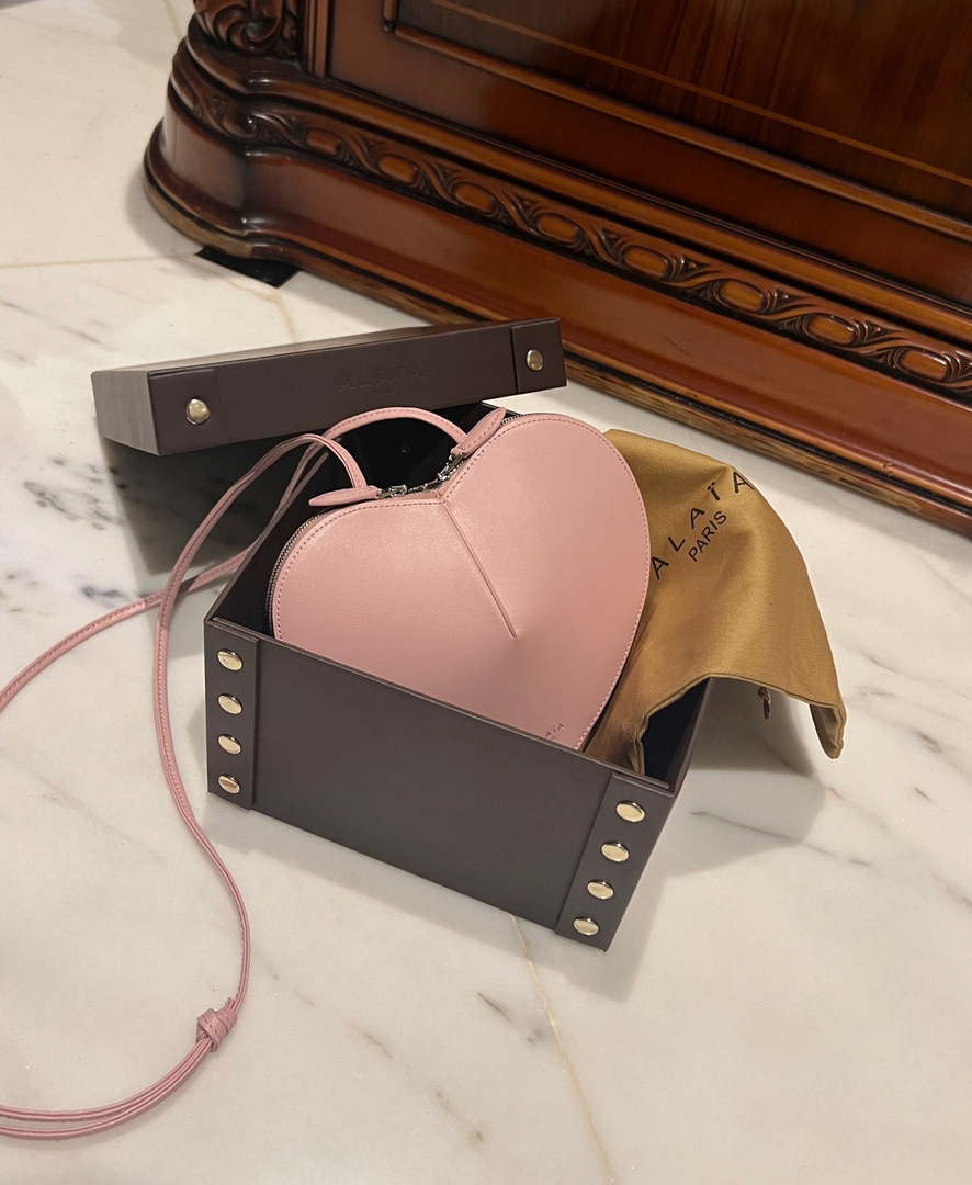 Alaia AA1P003C0Y75 LE Coeur Bag In Calfskin Pink - Default Title - View 1