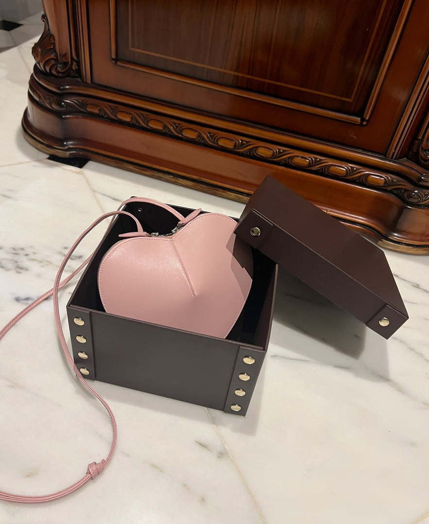 Alaia AA1P003C0Y75 LE Coeur Bag In Calfskin Pink