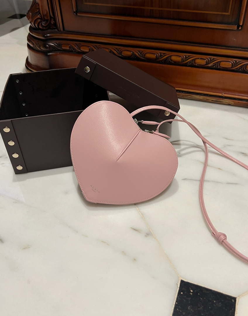Alaia AA1P003C0Y75 LE Coeur Bag In Calfskin Pink