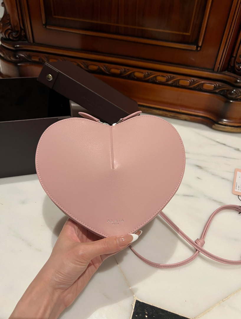 Alaia AA1P003C0Y75 LE Coeur Bag In Calfskin Pink