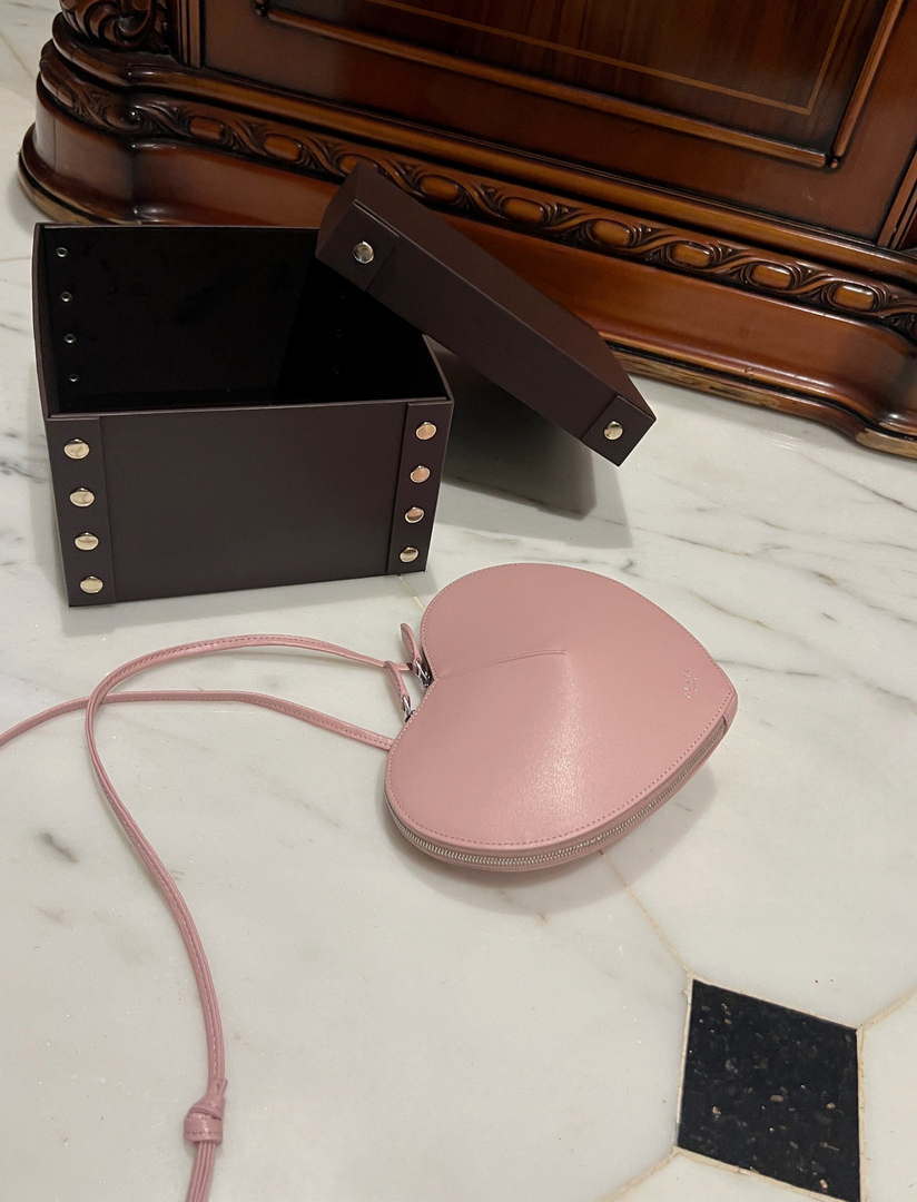 Alaia AA1P003C0Y75 LE Coeur Bag In Calfskin Pink