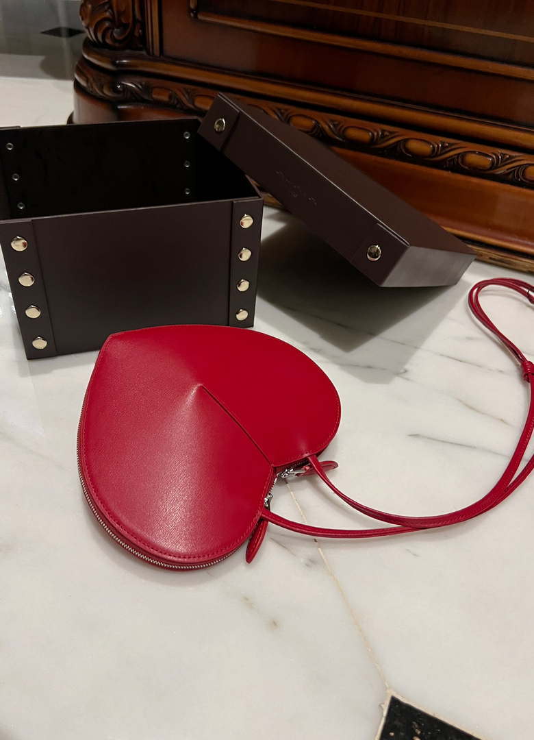 Alaia AA1P003C0Y75 LE Coeur Bag In Calfskin Red
