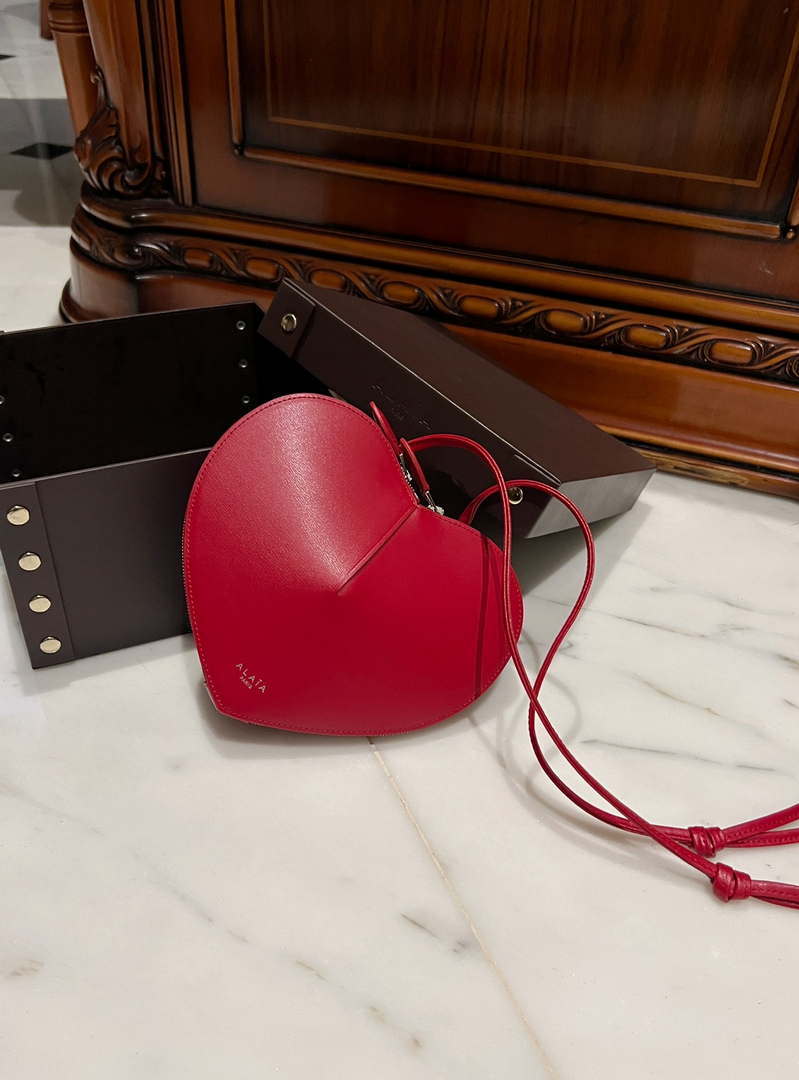 Alaia AA1P003C0Y75 LE Coeur Bag In Calfskin Red