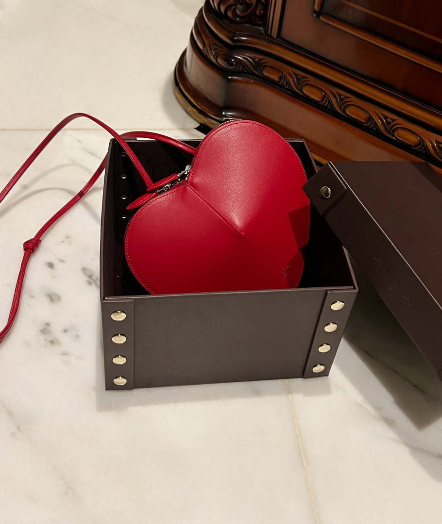 Alaia AA1P003C0Y75 LE Coeur Bag In Calfskin Red