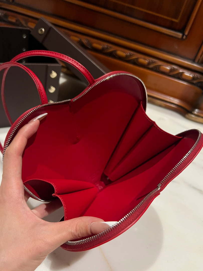 Alaia AA1P003C0Y75 LE Coeur Bag In Calfskin Red