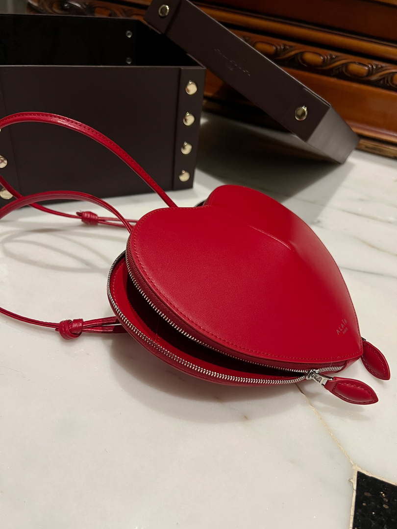 Alaia AA1P003C0Y75 LE Coeur Bag In Calfskin Red