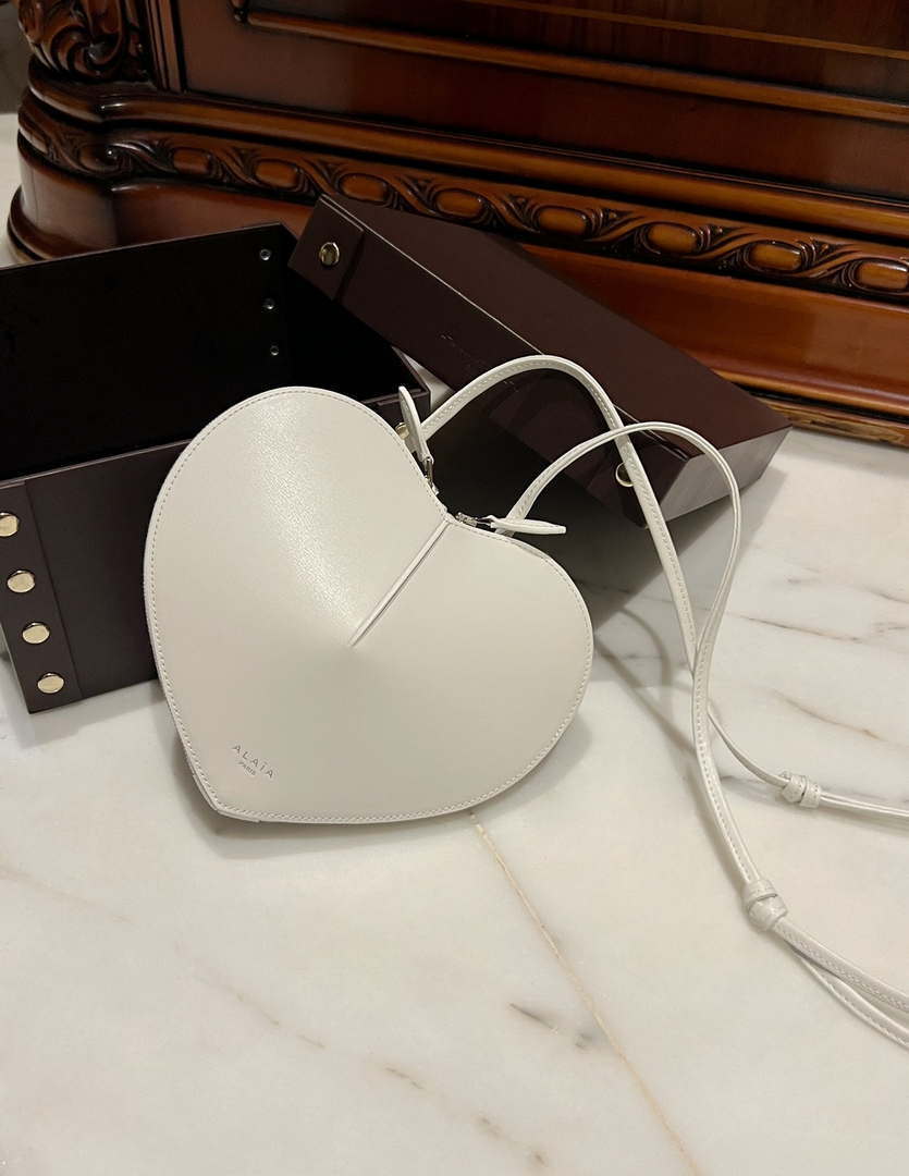 Alaia AA1P003C0Y75 LE Coeur Bag In Calfskin White