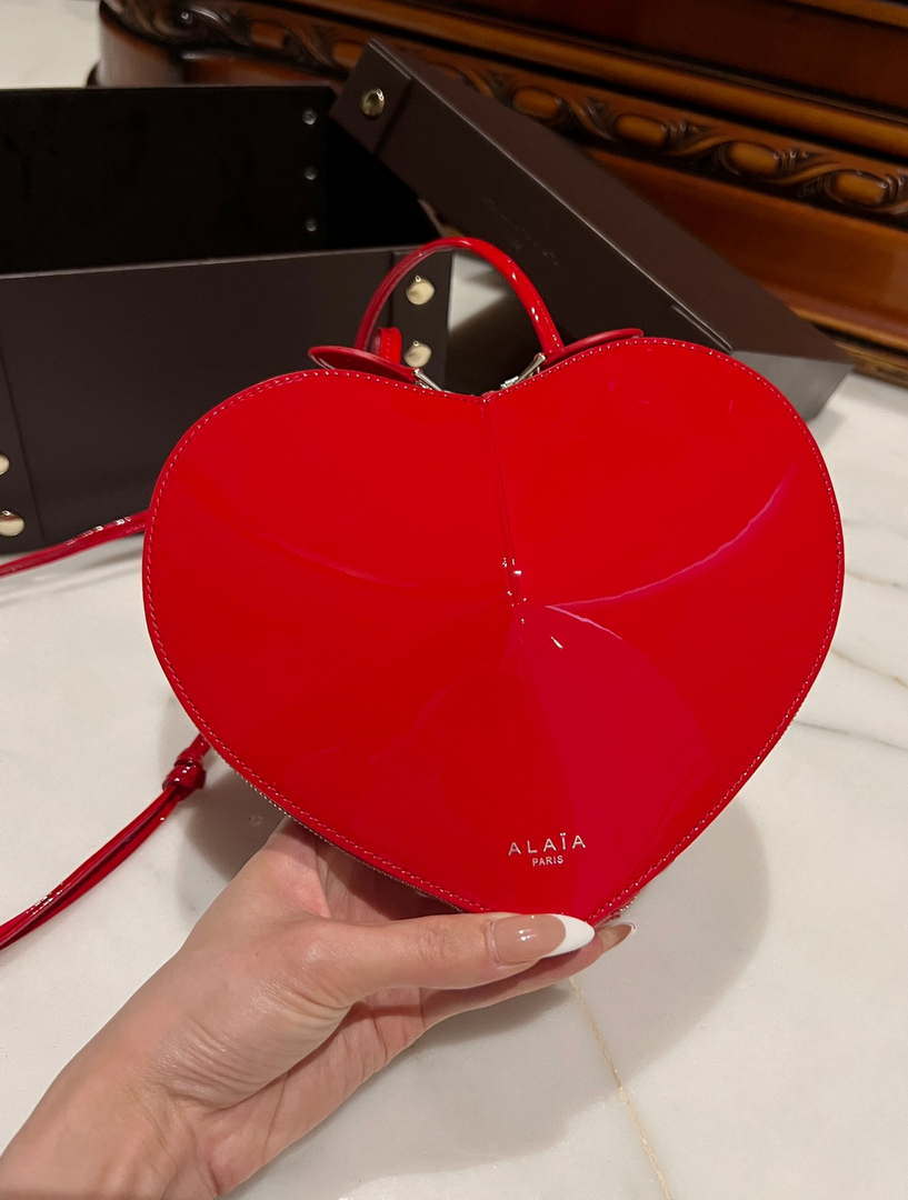 Alaia AA1P003C0Y75 LE Coeur Bag In Patent leather Red