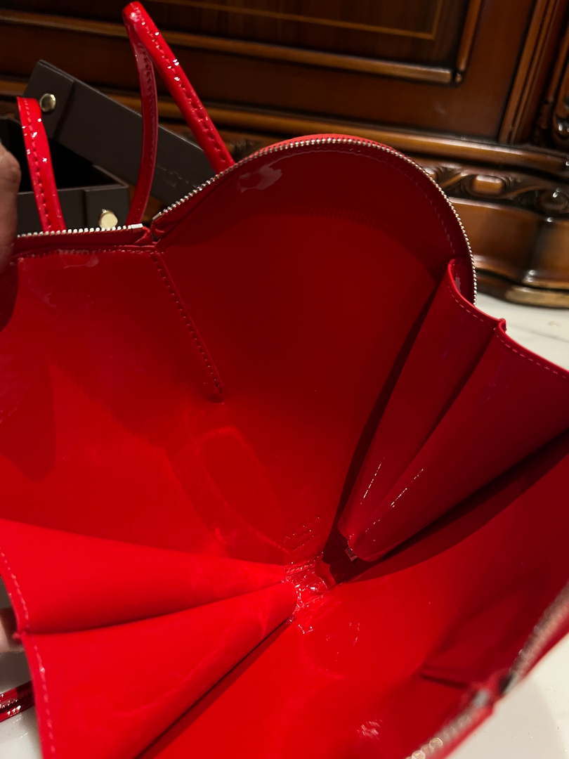 Alaia AA1P003C0Y75 LE Coeur Bag In Patent leather Red