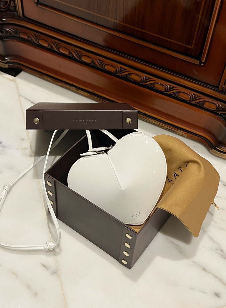 Alaia AA1P003C0Y75 LE Coeur Bag In Patent leather White - Default Title - View 1