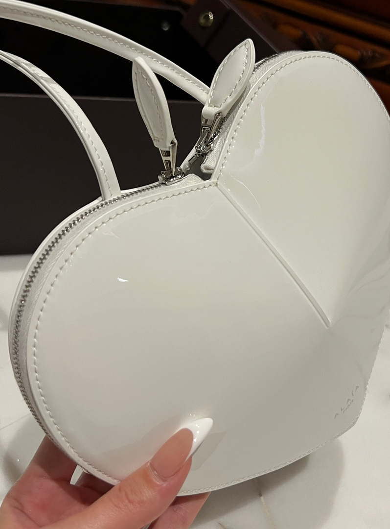 Alaia AA1P003C0Y75 LE Coeur Bag In Patent leather White