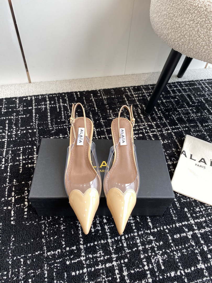 Alaia Women's AA3E057CK150 C?ur 55 PU and patent-leather slingback pumps Apricot