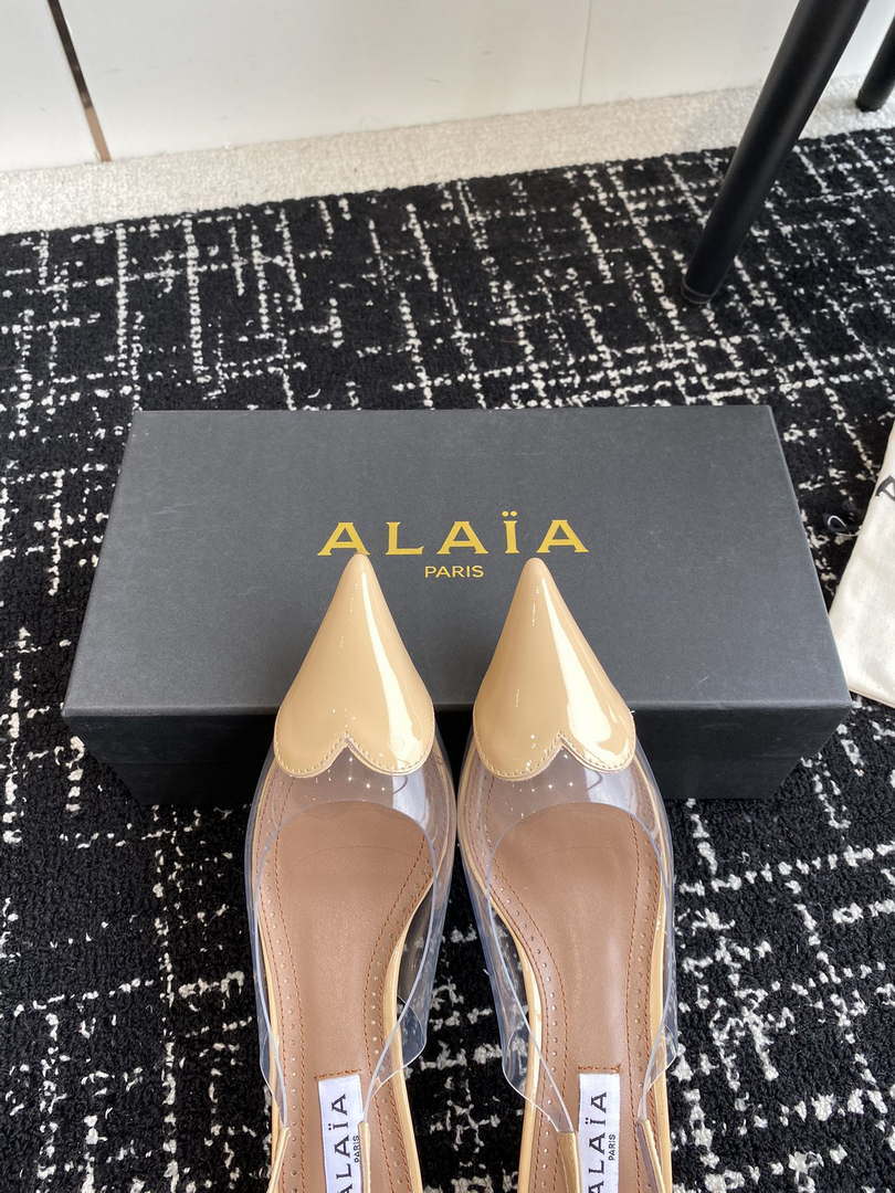 Alaia Women's AA3E057CK150 C?ur 55 PU and patent-leather slingback pumps Apricot