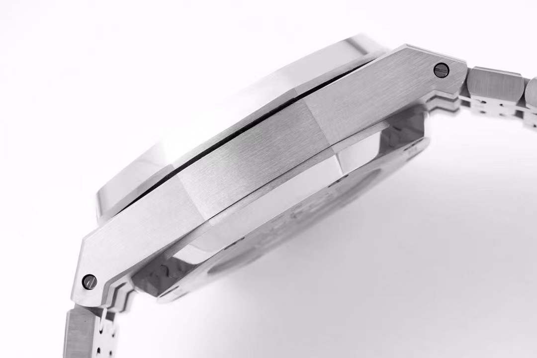 Audemars Piguet 26420IO Royal Oak Offshore Selfwinding Chronograph AP60092