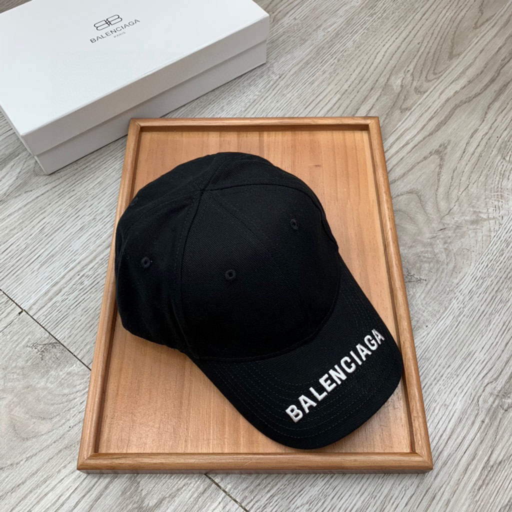 Balenciaga 529192310 Cap black white Classic Baseball Cap with Balenciaga embroidered logo B990027