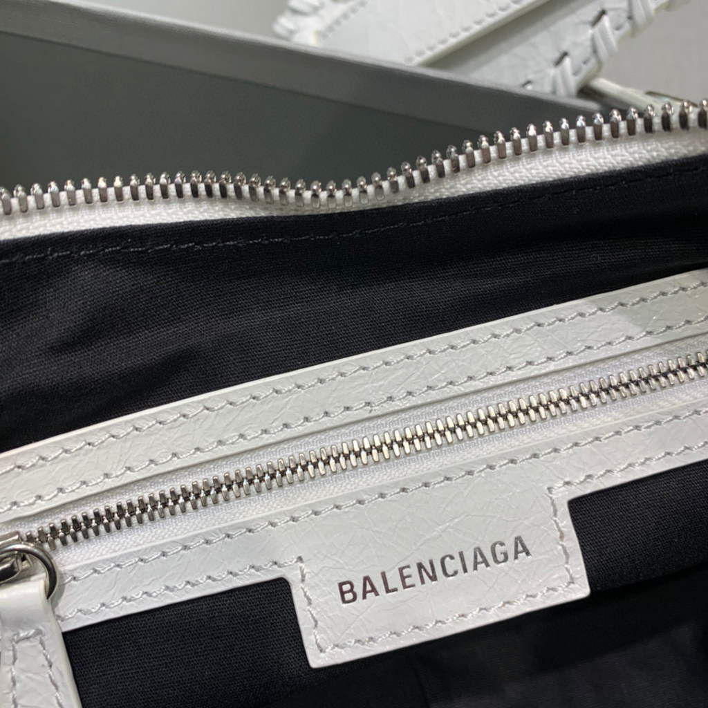 Balenciaga 67130723 Women's Le Cagole Small Shoulder Bag Arena lambskin In White