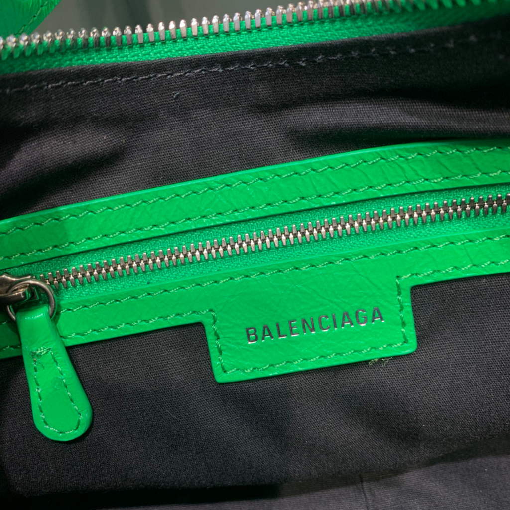 Balenciaga 67130723 Women's Le Cagole Small Shoulder Bag Arena lambskin In Green