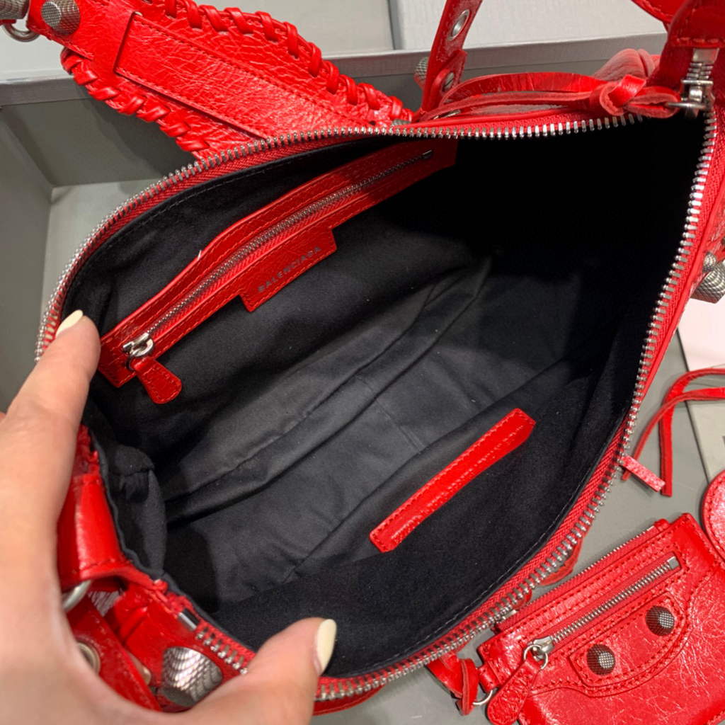 Balenciaga 67130723 Women's Le Cagole Small Shoulder Bag Arena lambskin In Red