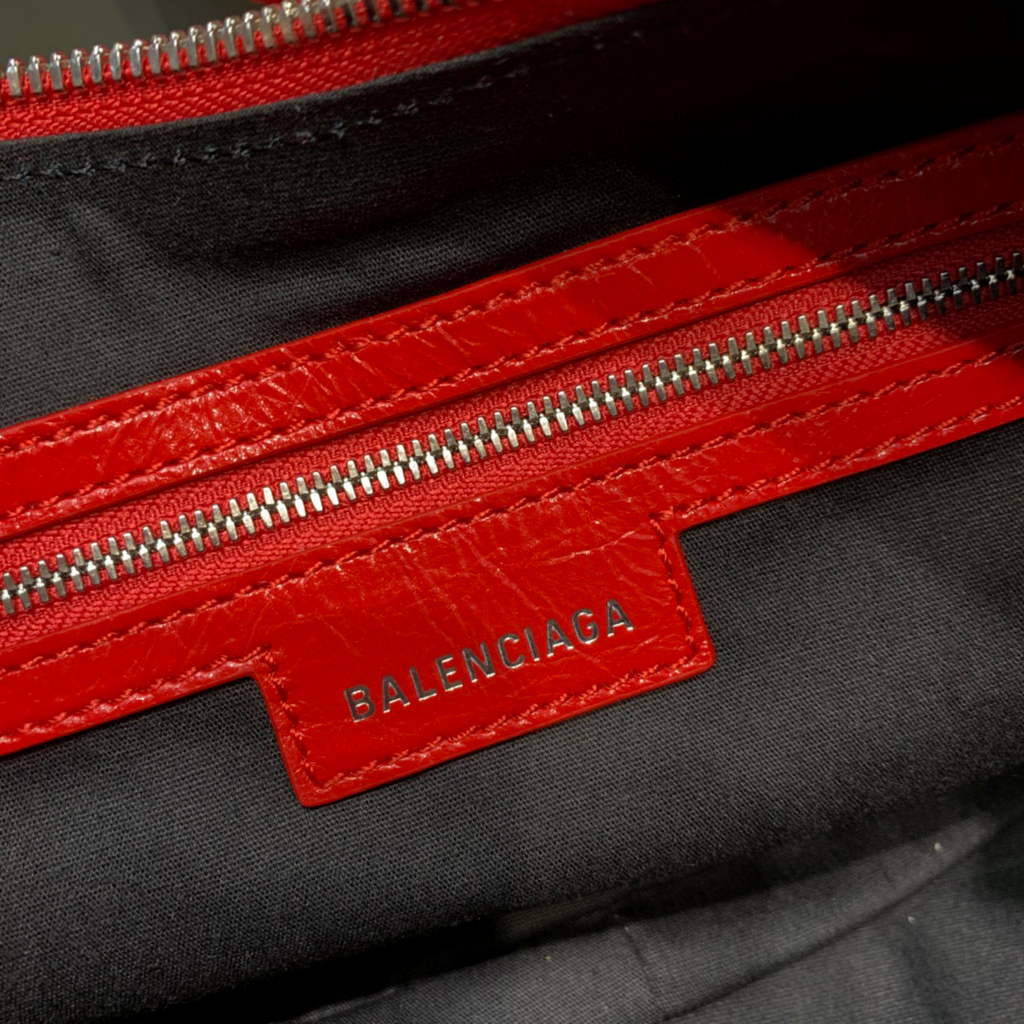 Balenciaga 67130723 Women's Le Cagole Small Shoulder Bag Arena lambskin In Red