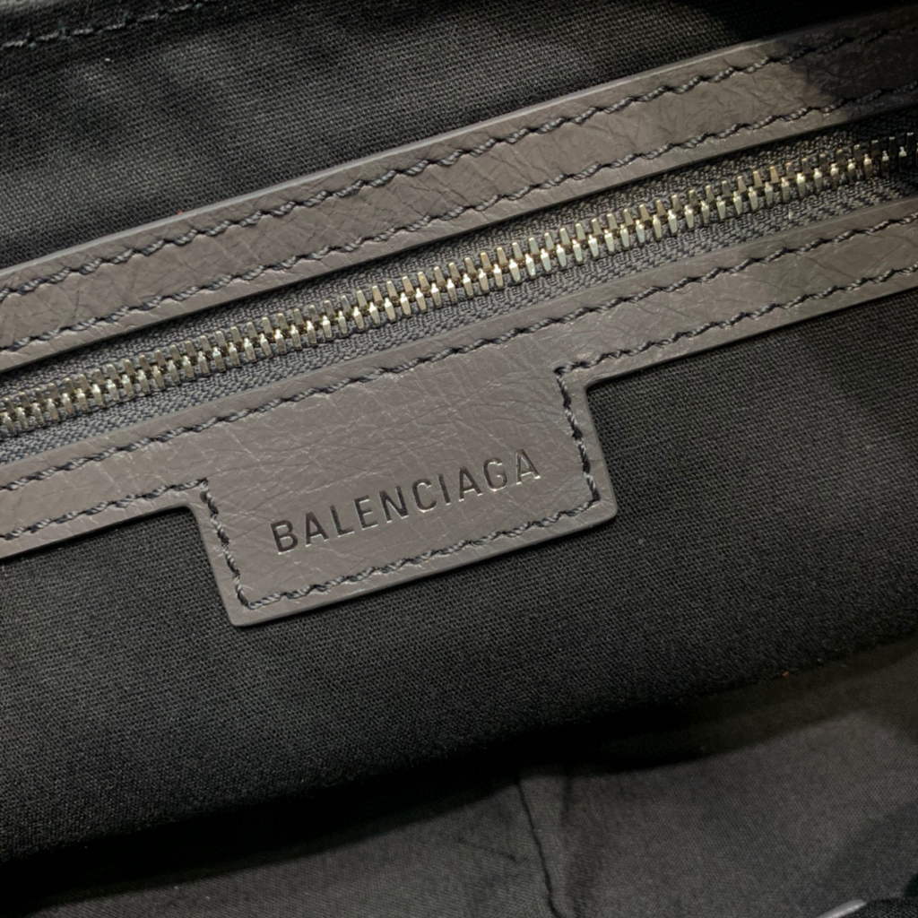 Balenciaga 67130723 Women's Le Cagole Small Shoulder Bag Arena lambskin In Grey