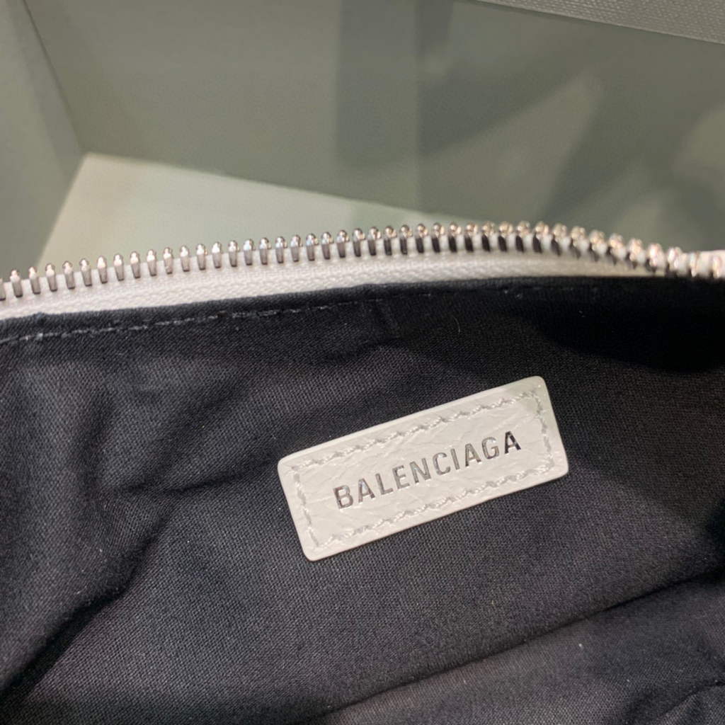 Balenciaga 700940210 Women's Neo Cagole XS Handbag in White Arena lambskin