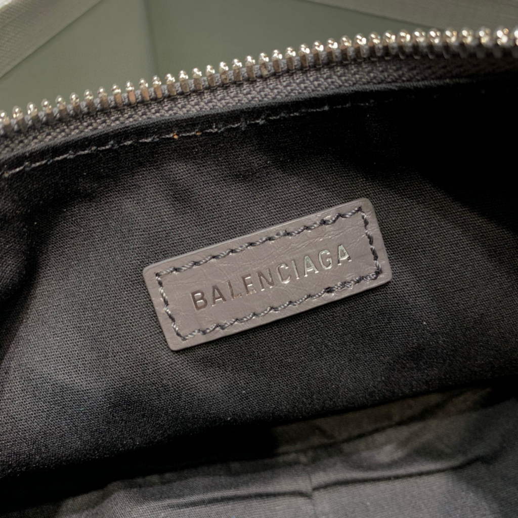Balenciaga 700940210 Women's Neo Cagole XS Handbag in Grey Arena lambskin
