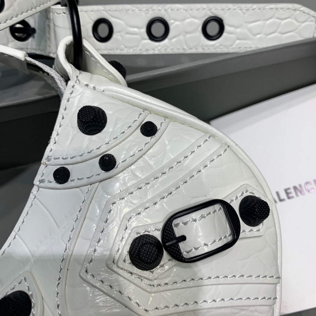 Balenciaga 700940210 Women's Neo Cagole XS Handbag in White Crocodile lambskin