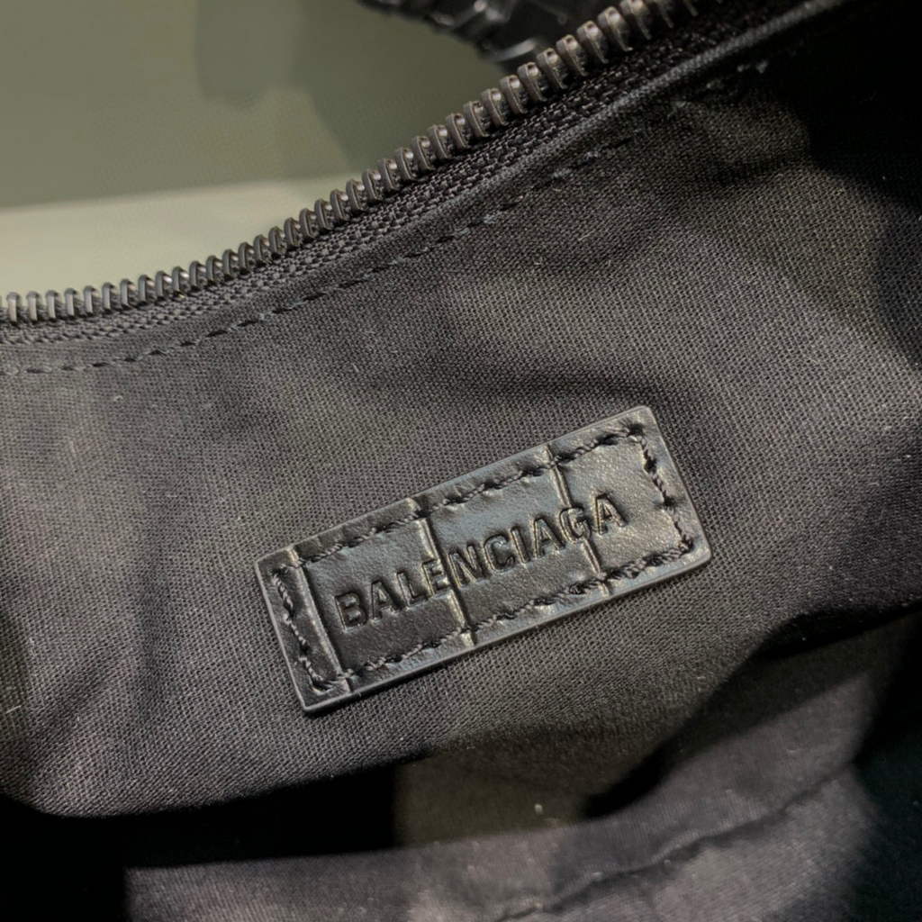 Balenciaga 700940210 Women's Neo Cagole XS Handbag in Black Crocodile lambskin