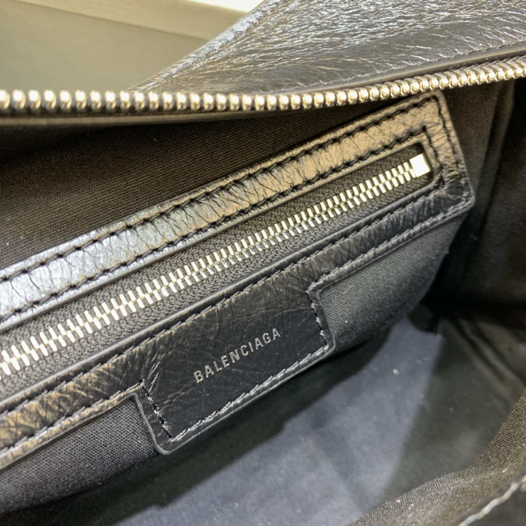 Balenciaga 700940210B Neo Cagole City Handbag in black Arena Lambskin