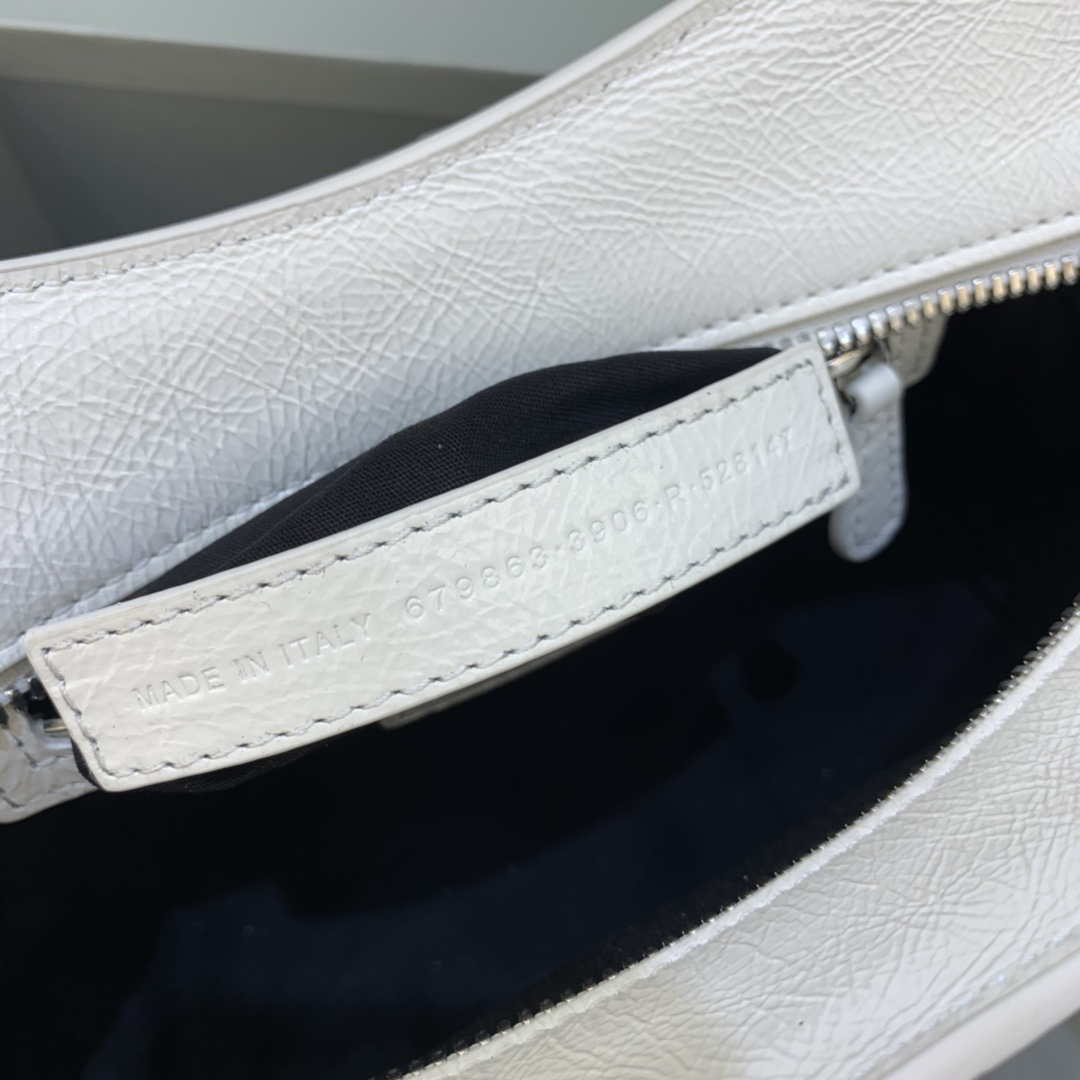 Balenciaga 700940210B Neo Cagole City Handbag in white Arena Lambskin
