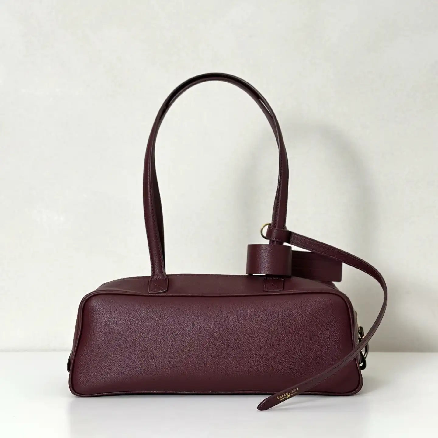Balenciaga 8264252 Carrie Bowling Bag in Red calfskin aged-gold hardware