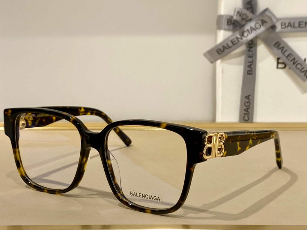 Balenciaga 628247 Dynasty Cat Sunglasses Weekend Butterfly Sunglasses B990174 - Default Title - View 1