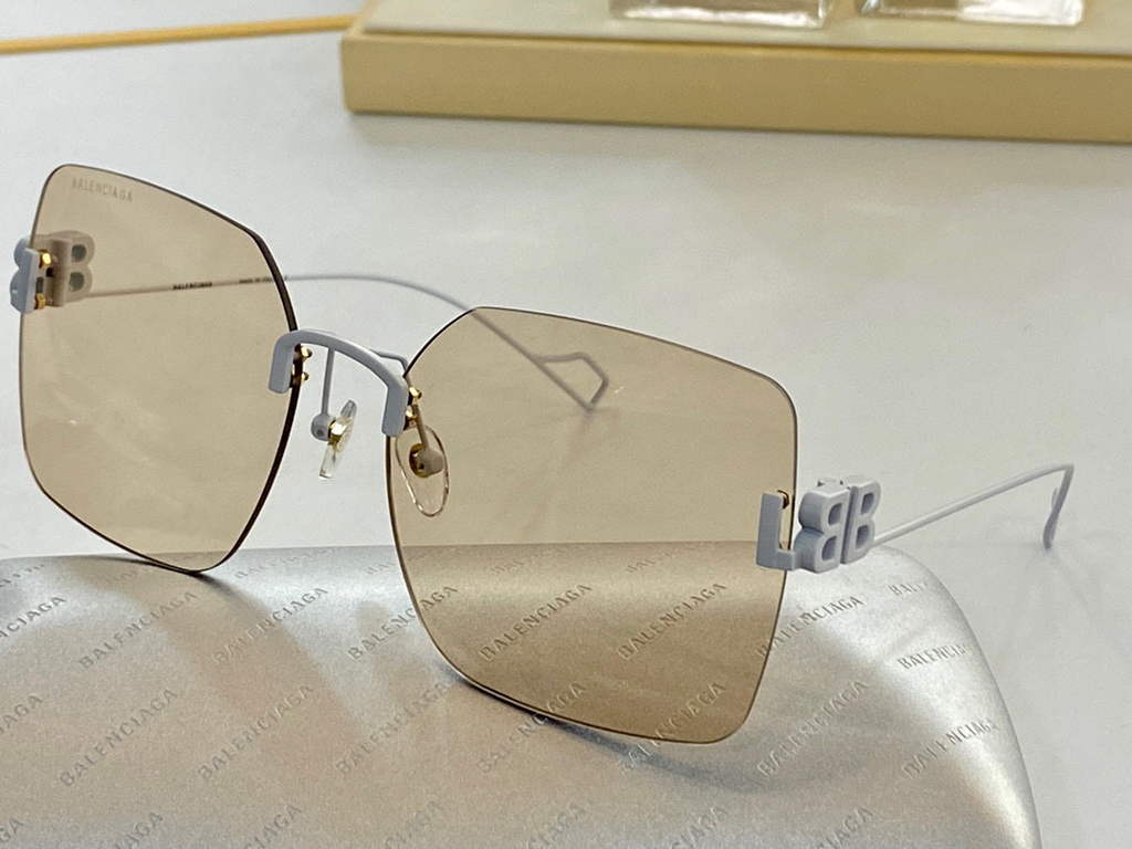 Balenciaga 628247 Dynasty Cat Sunglasses Weekend Butterfly Sunglasses B990185 - Default Title - View 1