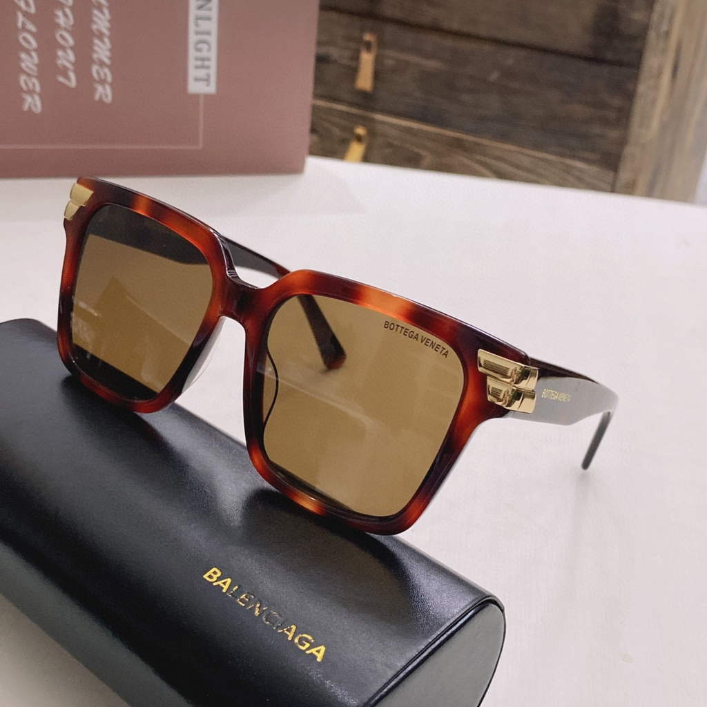 Balenciaga 628247 Dynasty Cat Sunglasses Weekend Butterfly Sunglasses B990192 - Default Title - View 1