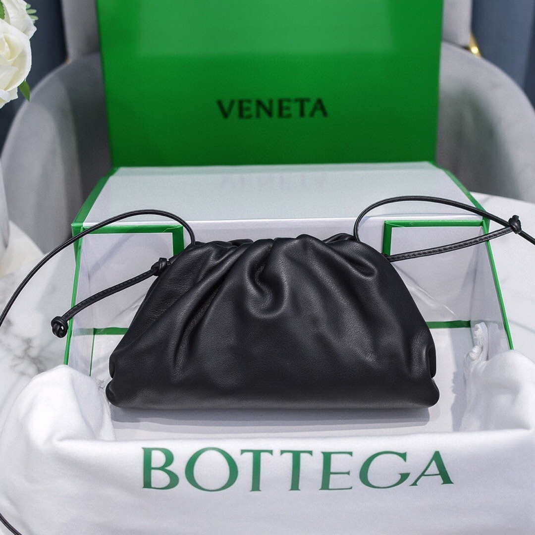 Bottega Veneta 585852 BV Mini Pouch Black Bag - Default Title - View 1