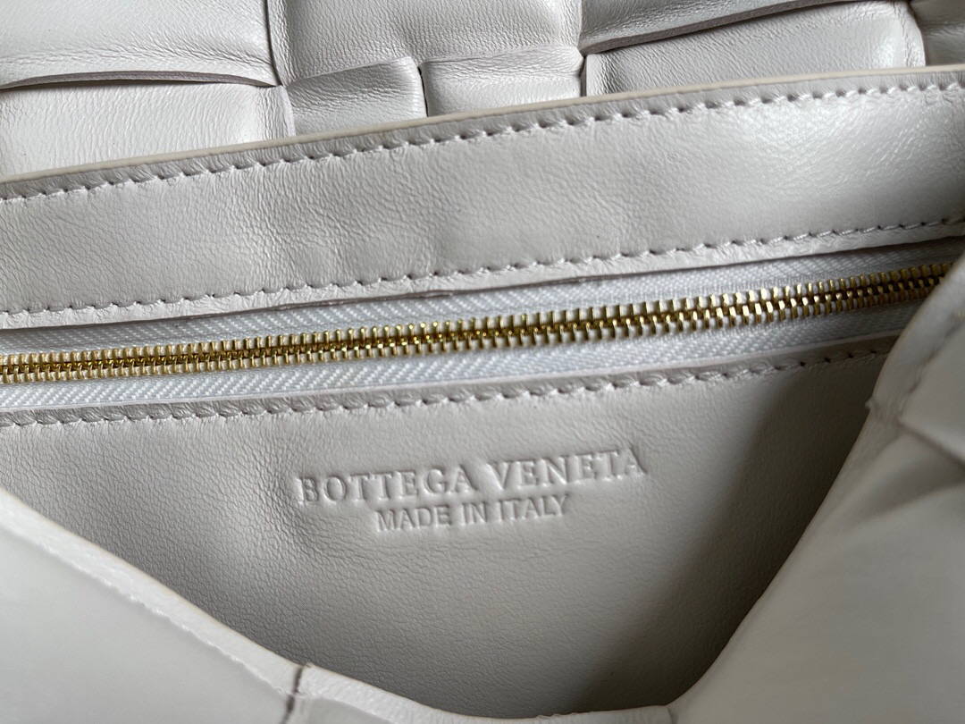 Bottega Veneta BV 20206 Chain Cassette 631421 White Gold