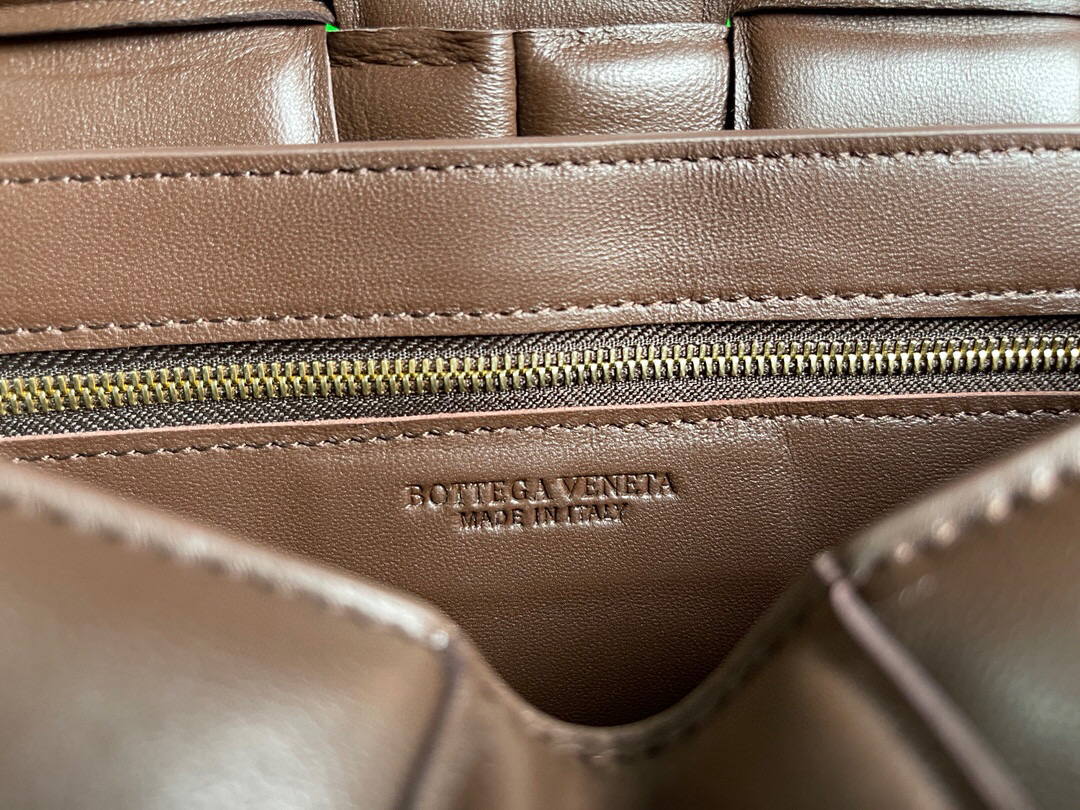 Bottega Veneta BV 20206 Chain Cassette 631421 Brown Gold