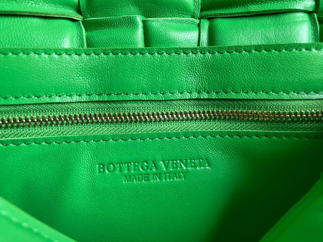 Bottega Veneta BV 20206 Chain Cassette 631421 Grass Green Gold