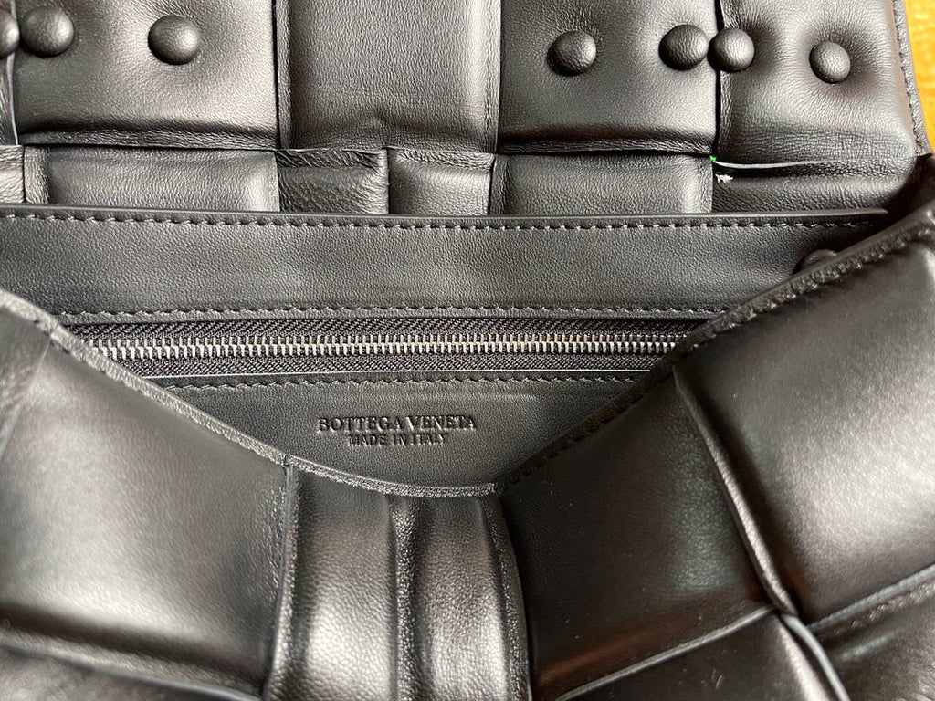 Bottega Veneta BV 20206 Chain Cassette 631421 Black Silver