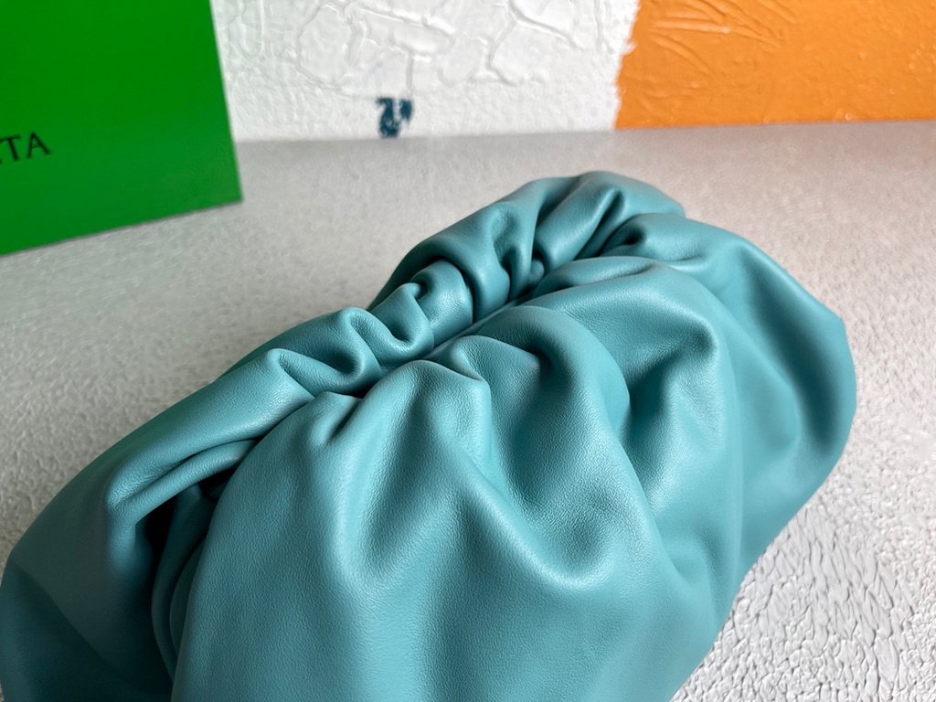 Bottega Veneta BV 576227 Pouch Fondant 6671 Blue