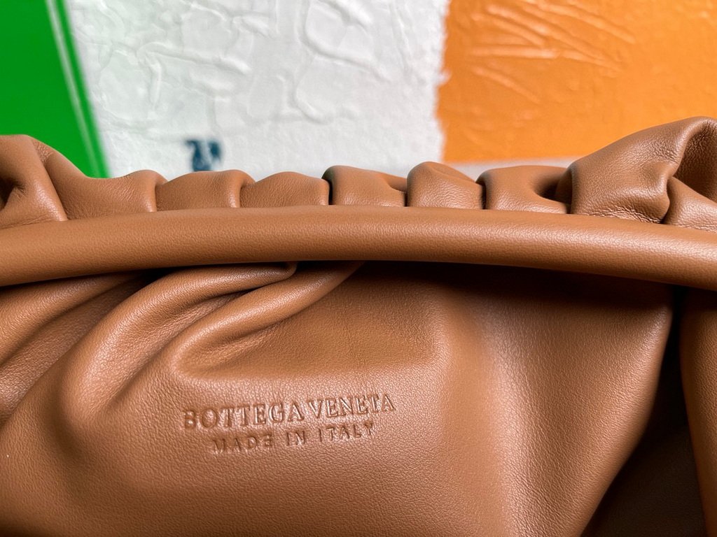 Bottega Veneta BV 576227 Pouch Fondant 6671 Brown