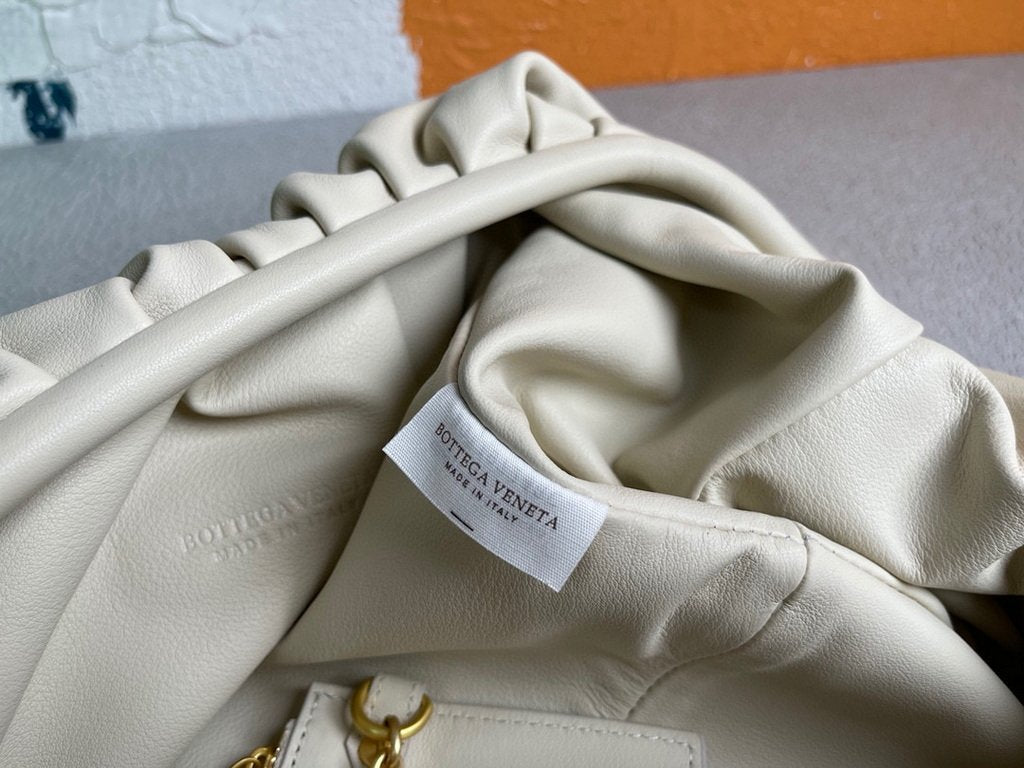 Bottega Veneta BV 576227 Pouch Fondant 6671 White