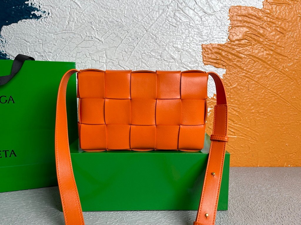 Bottega Veneta BV 578004 Cassette  Cross-body Bag 58890 Orange