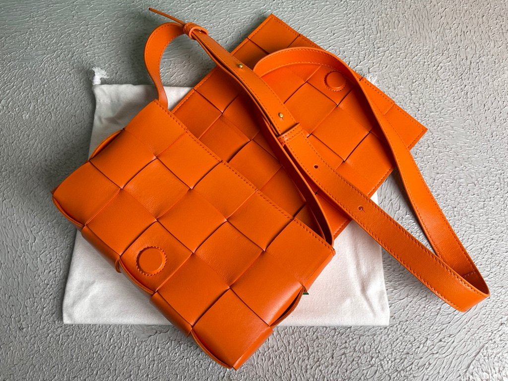 Bottega Veneta BV 578004 Cassette  Cross-body Bag 58890 Orange